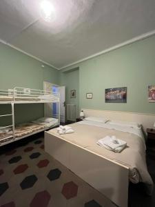 a bedroom with two bunk beds in a room at La Locanda Del Viandante in Bellano