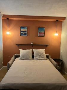 Ένα ή περισσότερα κρεβάτια σε δωμάτιο στο Studio cosy, piscine, parking, 5min plage, Arcachon