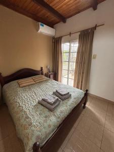 a bedroom with a bed with towels on it at Departamento de La Nonna in Posadas