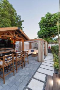 Patio lub wspólna przestrzeń na świeżym powietrzu w obiekcie Tortugas Harbor Light Suite