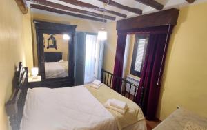A bed or beds in a room at Ca La Palmira