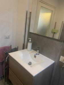 Ένα μπάνιο στο super central studio apartment