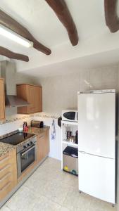 A kitchen or kitchenette at Ca La Palmira