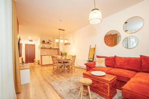 Χώρος καθιστικού στο Golden Lake 526 at Oak Residence