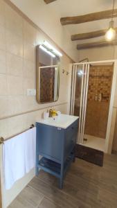 A bathroom at Ca La Palmira