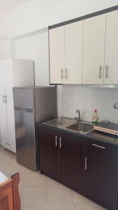 Kuchyň nebo kuchyňský kout v ubytování Villa 3 Ishujt Ksamil