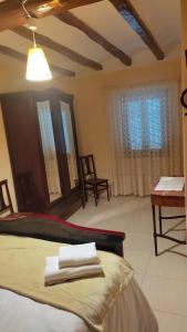 A bed or beds in a room at Ca La Palmira