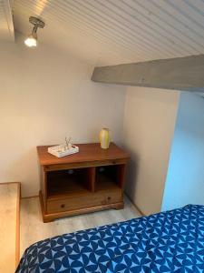 Postel nebo postele na pokoji v ubytování Petit studio du Palais