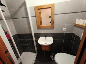 Kúpeľňa v ubytovaní Chalet Du Bois De Suffin N 10 - Grand appartement de standing - 6/8 personnes MAE-8244