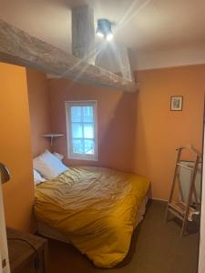 Ένα ή περισσότερα κρεβάτια σε δωμάτιο στο maison bleue