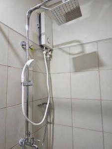 Ένα μπάνιο στο SMDC Field REsidences condo unit