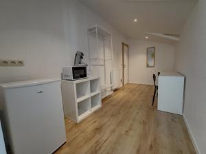 an empty room with a microwave and a refrigerator at Jean 1B Brussels-Charleroi-Airport in Charleroi