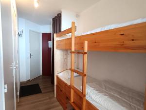 Posteľ alebo postele v izbe v ubytovaní Résidence Ferme D'augustin - Batiment D - Appartement "cosy" entièrement rénové, sur les pistes, balcon, parking. MAE-8834