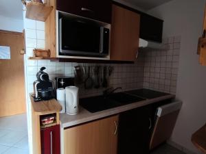 Kuchyňa alebo kuchynka v ubytovaní Chalet Du Bois De Suffin N 10 - Appartement cosy à 20m des pistes ! Plein sud - 4 pers. Terrasse - parking couvert MAE-8844
