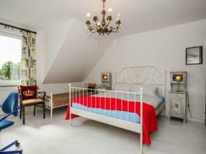a bedroom with a bed and a chandelier at Willa Róż Wisełka in Wisełka