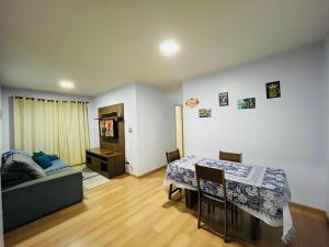 Χώρος καθιστικού στο Apartamento Mobiliado com internet no centro