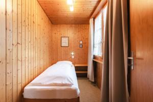 Alphorn Chalet Habkern客房内的一张或多张床位