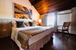 a bedroom with a large bed in a room at Pousada do Joab - Fernando de Noronha in Fernando de Noronha