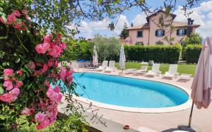 Bazén v ubytování La Torre del Prete nebo v jeho okolí
