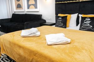 Posteľ alebo postele v izbe v ubytovaní Solne Apartamenty A247 z klimatyzacją Solny Resort + 32 fotografií
