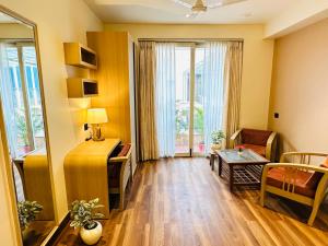 Posezení v ubytování Hotel South Ex Residency - South Ex near AIIMS Delhi - Couple Friendly