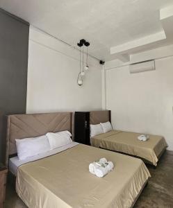 Postel nebo postele na pokoji v ubytování Sundown Lodge Elyu