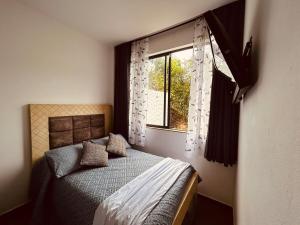 Una cama o camas en una habitación de Villa Los Pinos 56 fotos más