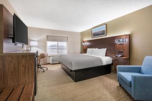a hotel room with a bed and a tv at Quality Inn & Suites Rockport-Owensboro North GOLD AWARD WINNER in Rockport