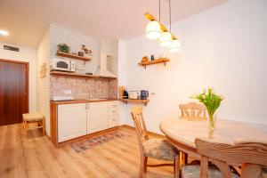 Η κουζίνα ή μικρή κουζίνα στο Golden Lake 526 at Oak Residence