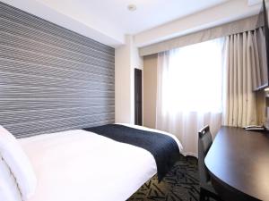 Postel nebo postele na pokoji v ubytování APA Hotel Kanda Ekihigashi
