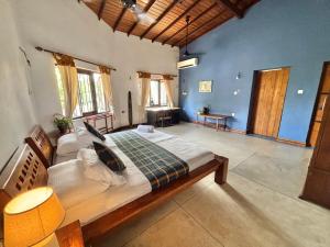 a bedroom with a large bed in a room at Villa Plum Colombo in Battaramulla