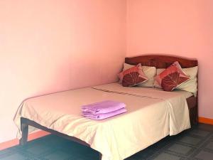 Postel nebo postele na pokoji v ubytování Alona J&J Tourist Inn