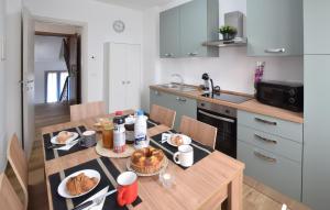 Η κουζίνα ή μικρή κουζίνα στο Awesome Home In Marciano Della Chiana