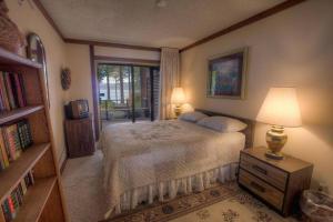 Shore View Serenity home客房内的一张或多张床位