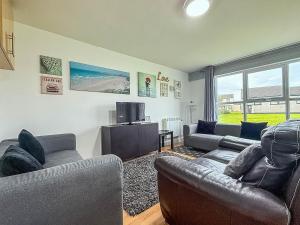 a living room with two couches and a tv at Lovely 3 Bed Bungalow, Sleeps 6 In A Beautiful Location In Cornwall Ref 85070P in Perranporth