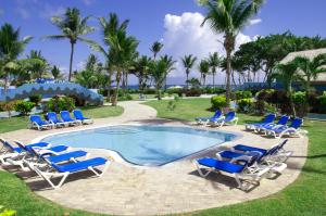Sundlaugin á Coconut Bay Beach Resort & Spa All Inclusive eða í nágrenninu