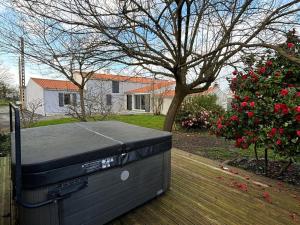 Zahrada ubytování Maison de plain-pied avec jardin, proche plages et exploitations agricoles, tout confort inclus - FR-1-426-526