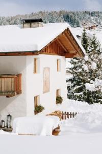 Chalet Hafling Leckplått during the winter