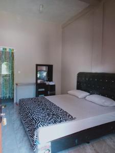Postel nebo postele na pokoji v ubytování Anugrah Guest House