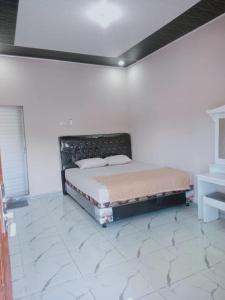 Postel nebo postele na pokoji v ubytování Anugrah Guest House