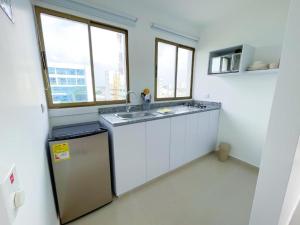 Köök või kööginurk majutusasutuses Magico Apartaestudio con Piscina 1 Habitacion PR66C