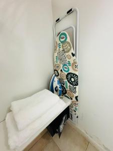 Giường trong phòng chung tại Central, a 5 Minutos de Playa, AC, Piscina, Cómodo, Bares, Rest