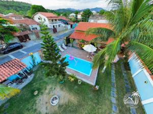an aerial view of a house with a swimming pool at Sun House WSL in Saquarema