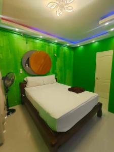 Postel nebo postele na pokoji v ubytování Cosy Nest Royal Oceancrest Mactan