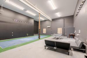 Fotografie z fotogalerie ubytování The Hangout Haven - Theater, Hot tub, Pickleball, Ping pong, Firepit v destinaci Long Pond