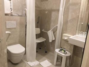 Gallery image of hotel Louvre Sainte Anne in Paris