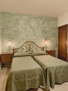 A bed or beds in a room at Hotel I Platani