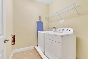 Imagine din galeria proprietății 491-8-LD-Private Pool with Game and Movie în Orlando