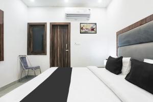 Imagen de la galería de Hotel O VINAMRA NAMAN HOTEL, en Juhi Bari 23 fotos más