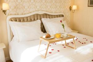 a bed with a table with a tray of food on it at Benecanka Casa Veneziana Piran in Piran
